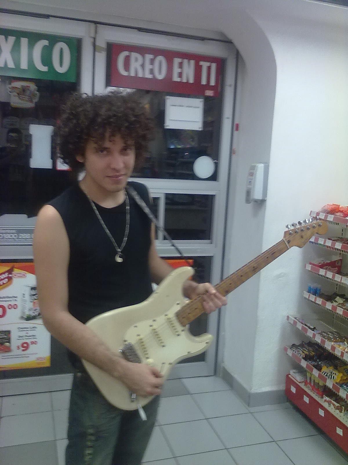 young_me_holding_my_mexican_strat_in_original_version (2) gear