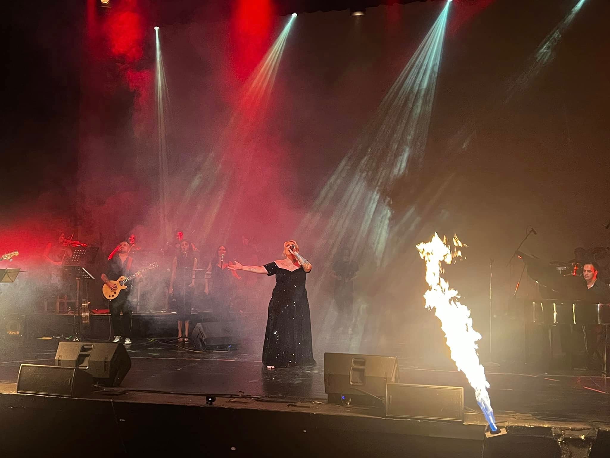Gloria Fiona leading the Adele tribute at Teatro Vallarta with full ensemble