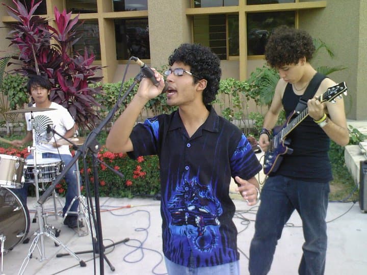 18_years_old_playing_at_my_univerisity_tec_puerto_vallarta_playing_blue_ibanez_first_shows_with_music_classmates_playing_for_all_college trajectory